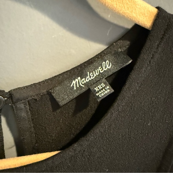 Madewell black tank - small peplum hem. Viscose material. - Picture 2 of 5